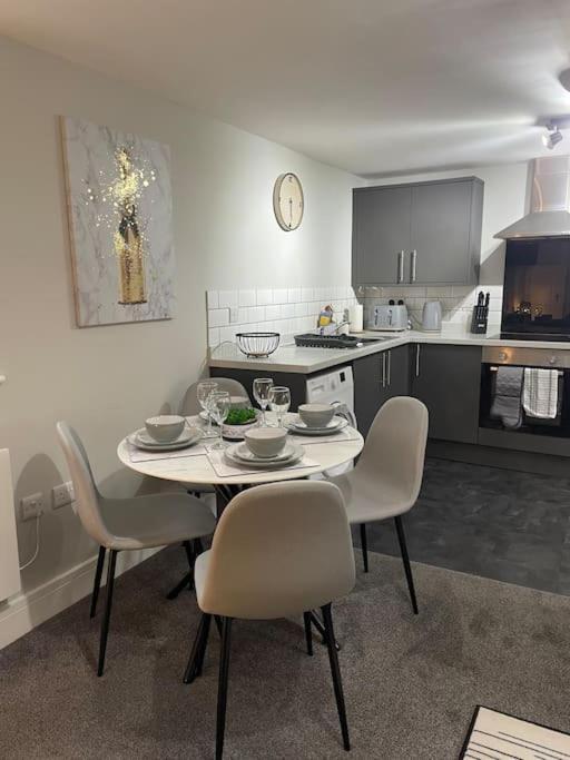 Cedar House - 2 Bed House With Free Parking In Town Centre! By Shortstays4U King's Lynn Eksteriør bilde