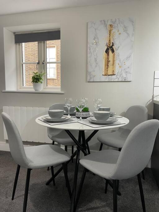 Cedar House - 2 Bed House With Free Parking In Town Centre! By Shortstays4U King's Lynn Eksteriør bilde