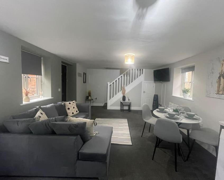 Cedar House - 2 Bed House With Free Parking In Town Centre! By Shortstays4U King's Lynn Eksteriør bilde
